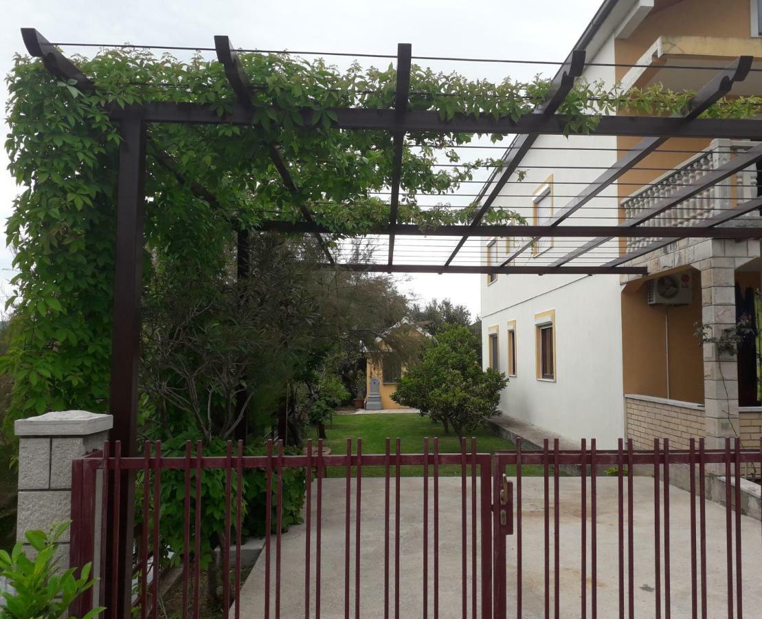 Apartmani Sara Требинє Екстер'єр фото
